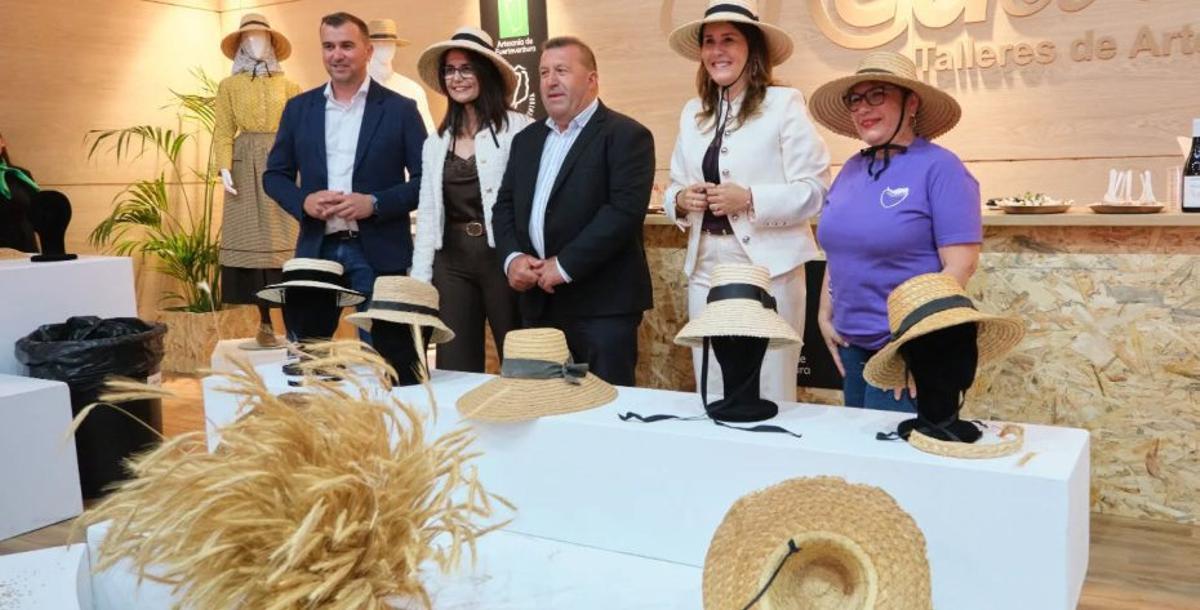 Autoridades en el stand oficial del Cabildo de Fuerteventura.
