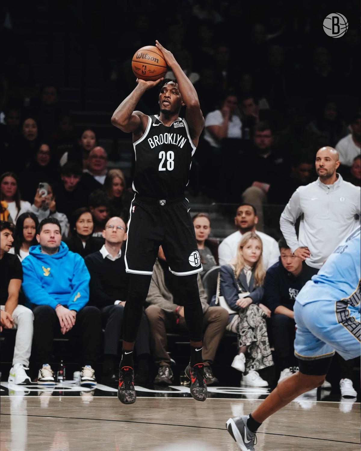Dorian Finney-Smith, de los Nets, en acción