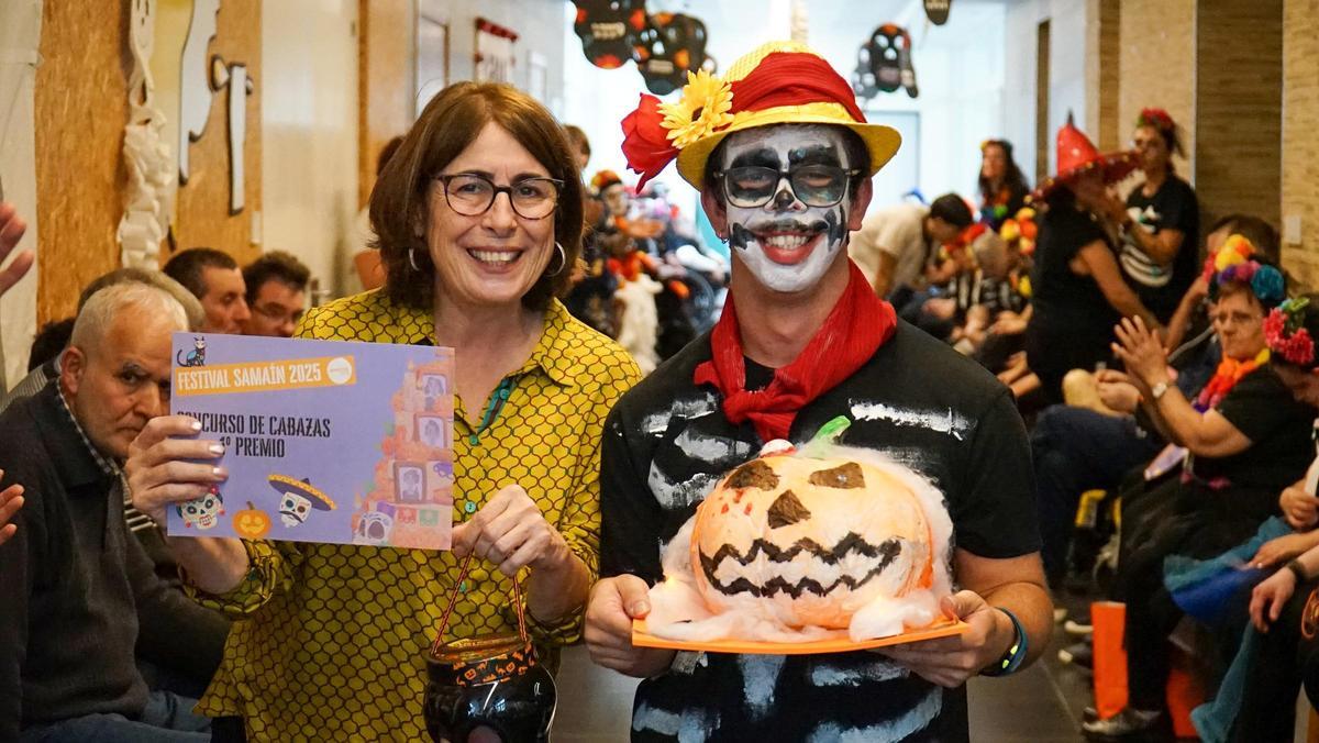 Miguel, el primer premio de calabazas con su Ollo saltón