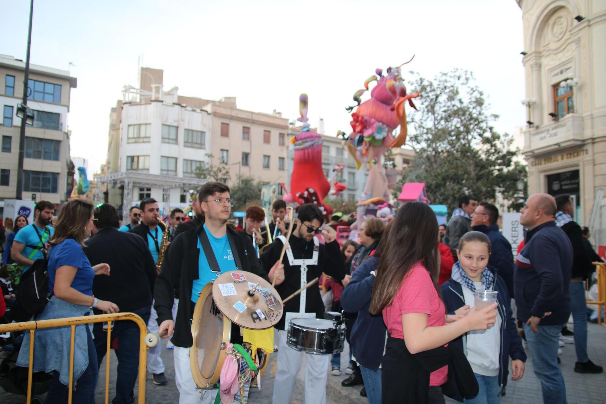 Galería de imágenes: 'Plantà' de las fallas en Burriana