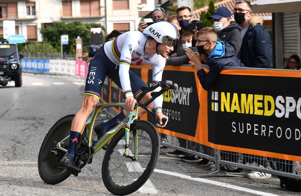 Filippo Ganna vence en la crono del Giro