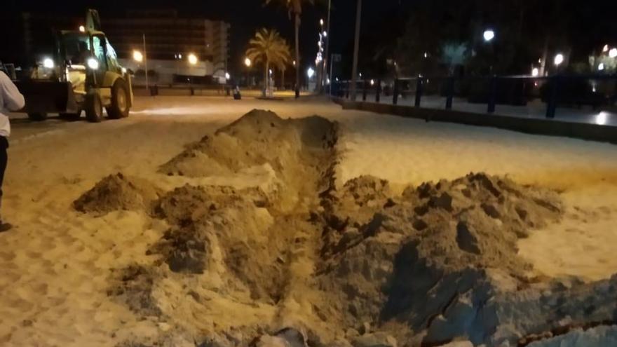 La tubería hallada bajo la arena de la playa del Postiguet
