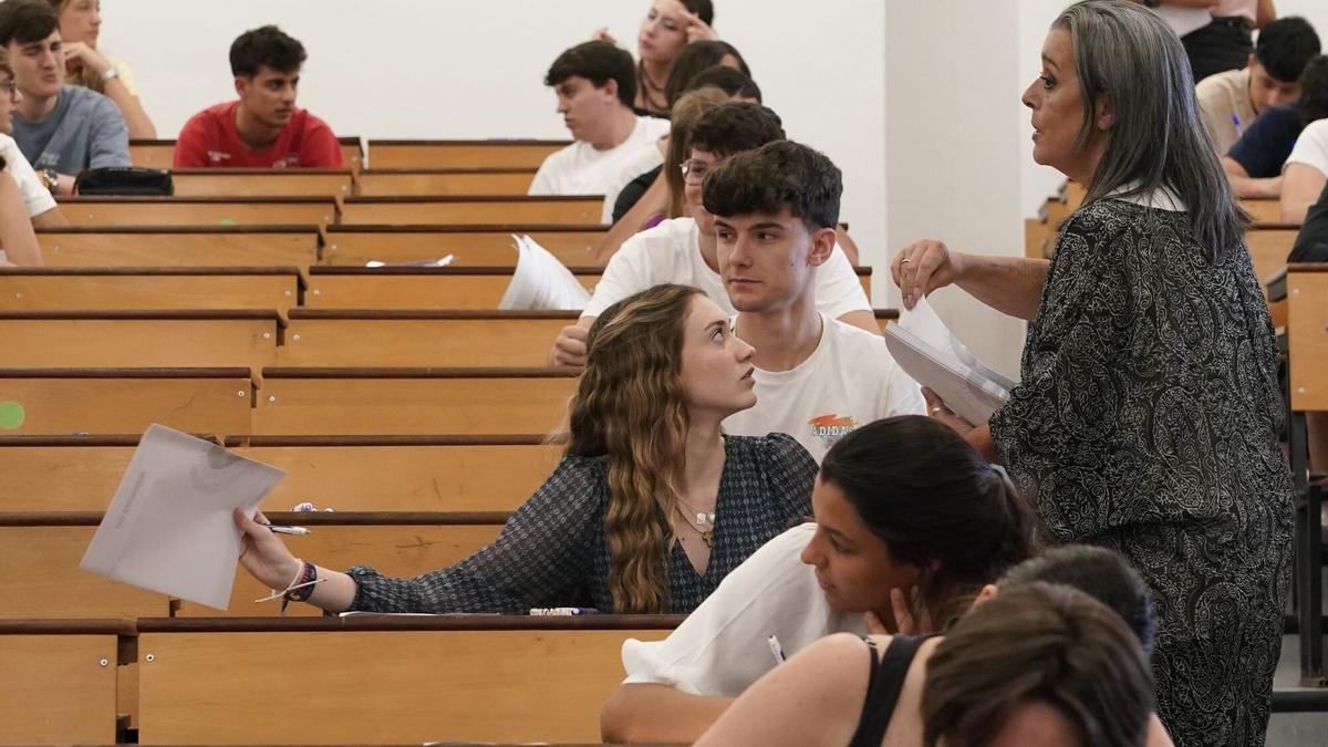 Estudiantes malagueños se enfrentan a la Prueba de Acceso a la Universidad (Selectividad 2025)