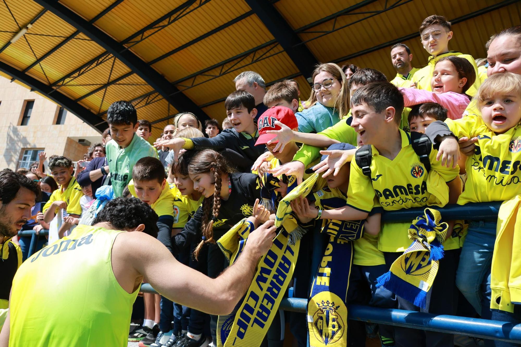 Galería | La afición del Villarreal disfruta con sus ídolos en el entrenamiento de puertas abiertas