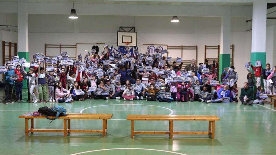 Una delegaciÃ³n del AtlÃ©tico Baleares ha visitado el Colegio Gabriel Vallseca de Palma.