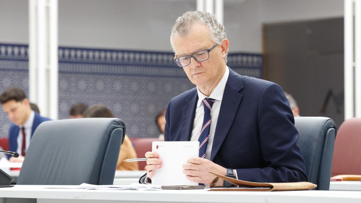 El consejero de Salud, Juan José Pedreño, este miércoles en la Asamblea Regional.