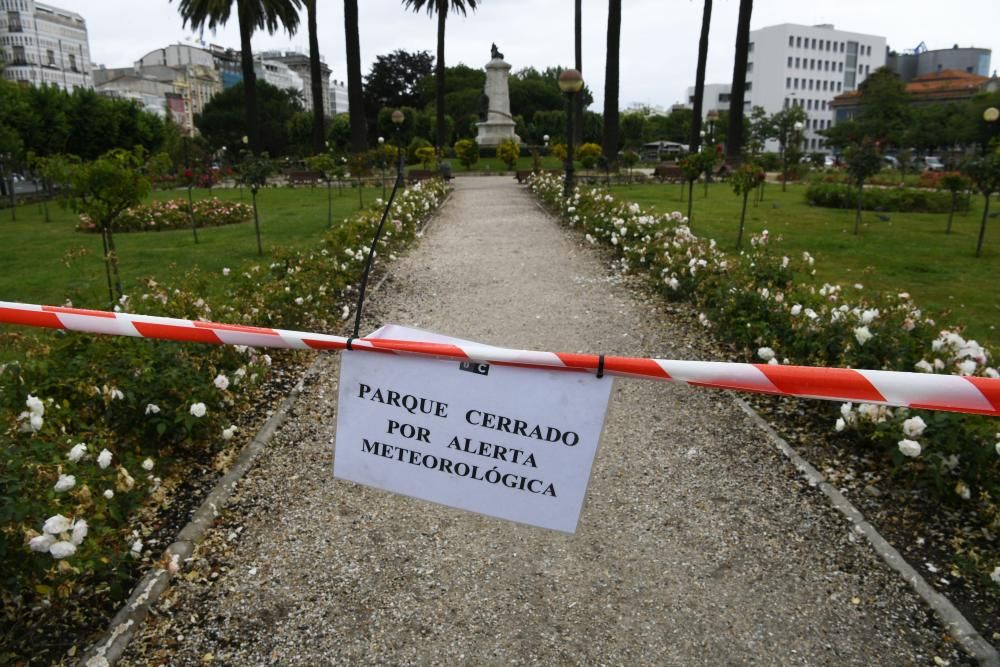 Viento y lluvia en A Coruña por la borrasca Miguel