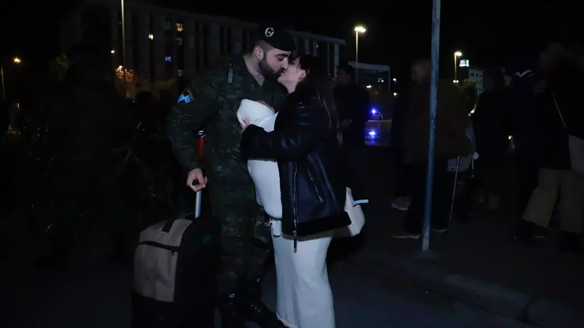 Vuelven a Córdoba los militares de la BRI X desplegados en Letonia: "Lo peor es separarnos de la familia"