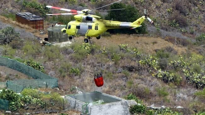 EL INCENDIO DE LA PALMA SIGUE QUEMANDO MAZO PERO ...