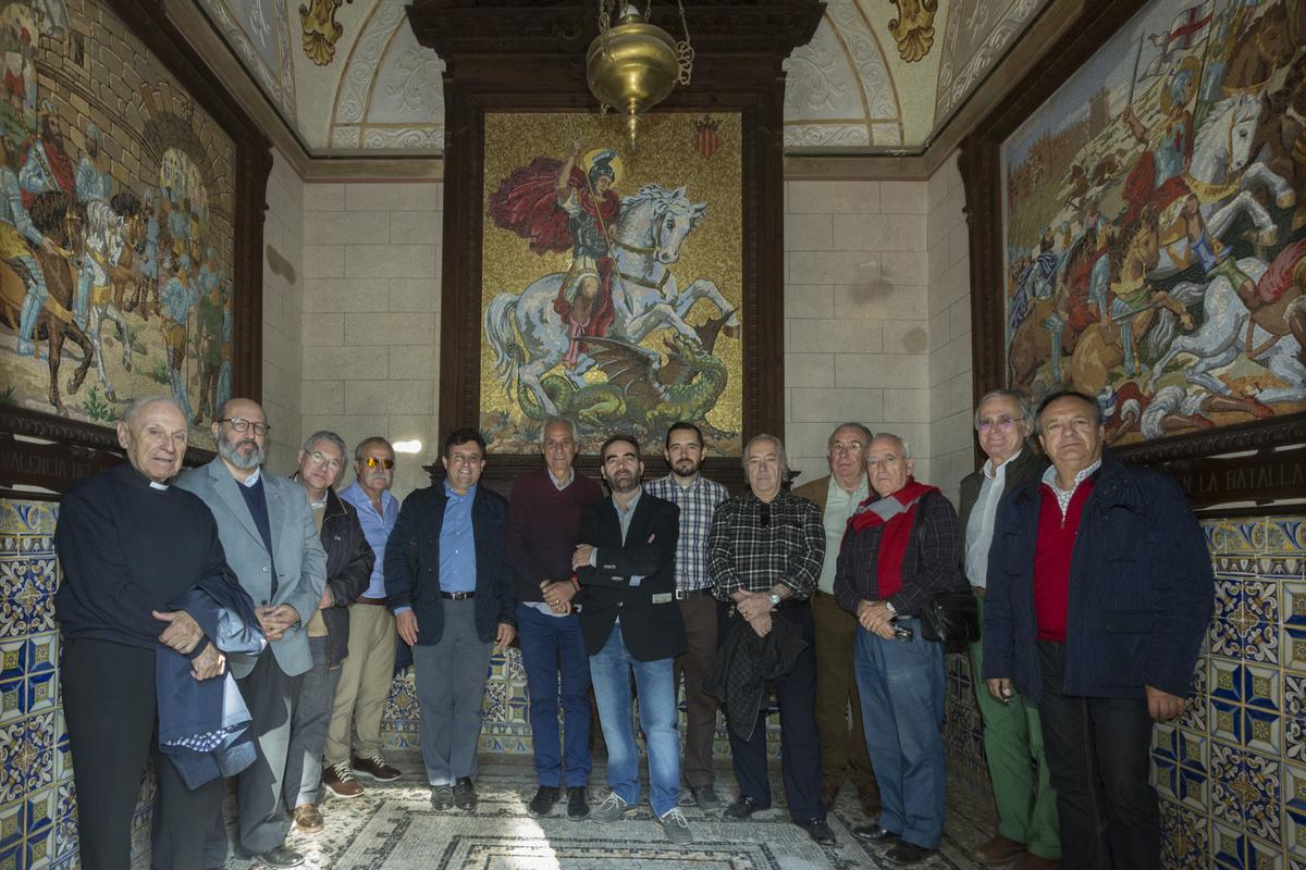 Visita a la ermita de los miembros del Insigne capitol de l’almoina de Sant Jordi de Cavallers del Centenar de la Ploma.