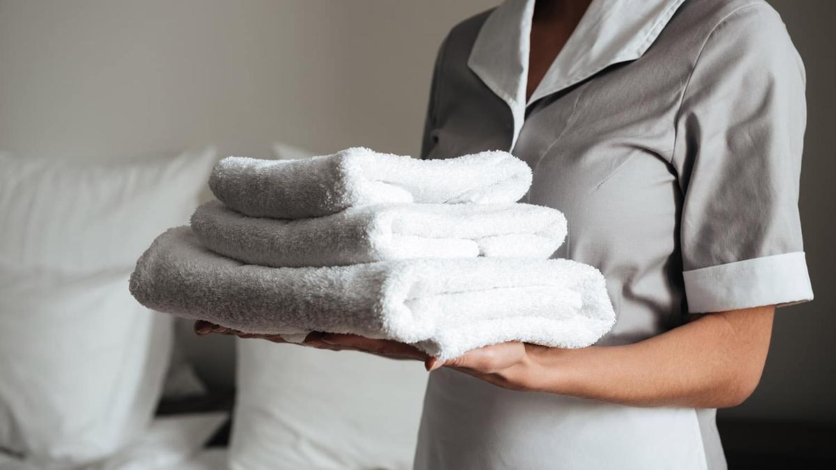 Una cadena de hoteles elimina la limpieza diaria de sus habitaciones.