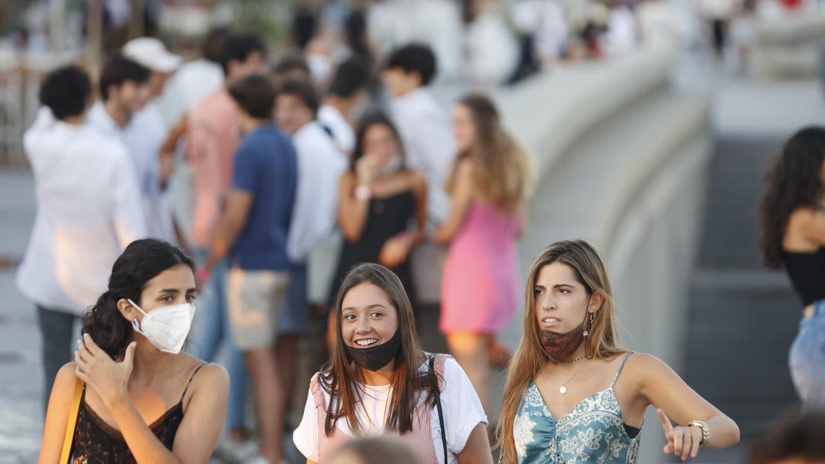 La mascarilla seguirá siendo obligatorio en interiores y en exteriores cuando no se pueda guardar la distancia de seguridad