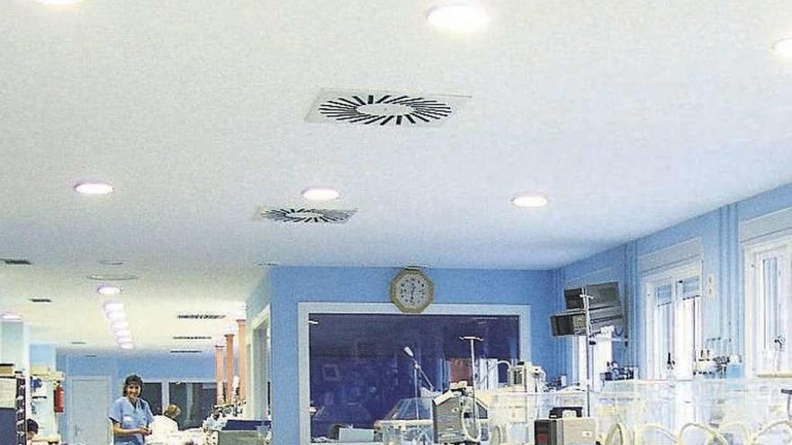 Unidad de neonatos en el hospital de Ourense. // FdV
