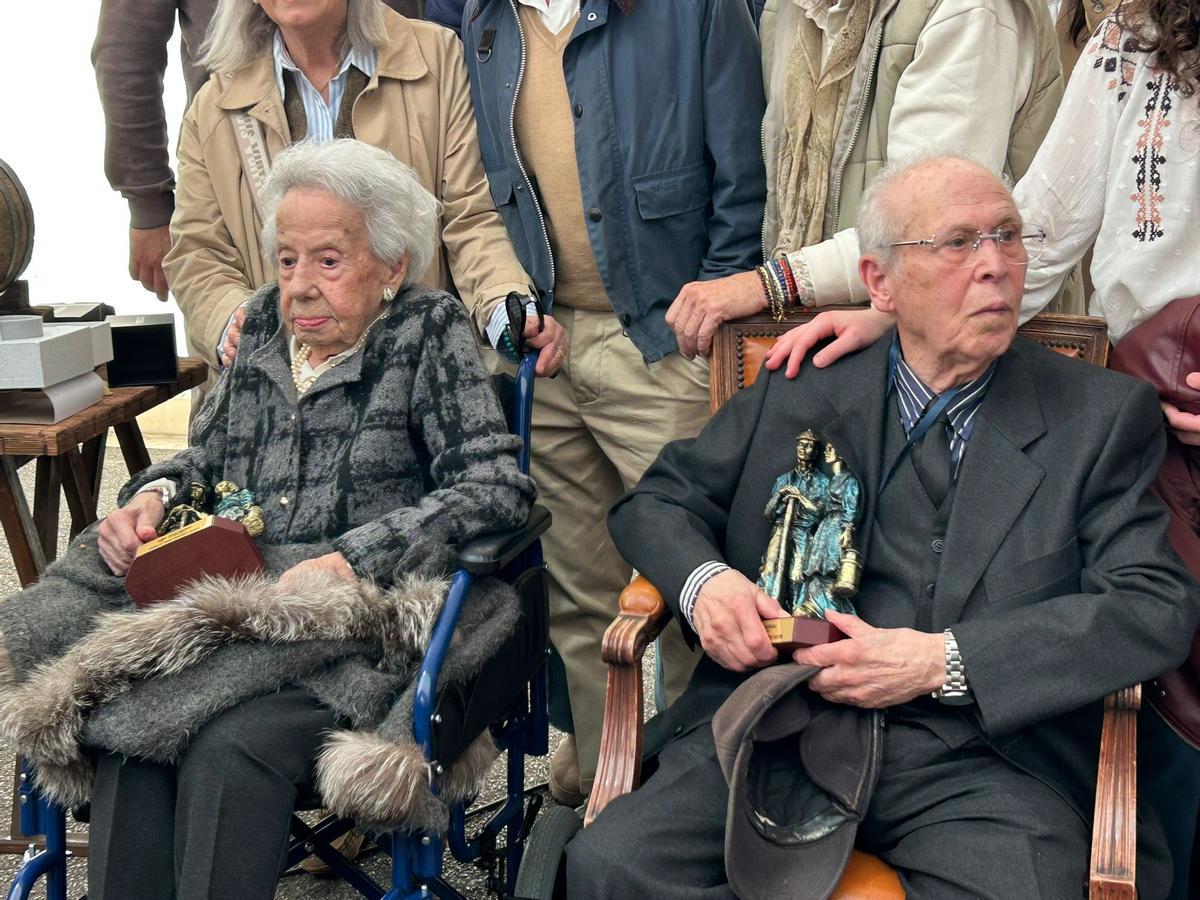 Manuela de la Fuente y Ernesto Valdivia, durante el homenaje.