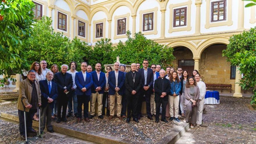 El obispo de Córdoba, Jesús Fernández, llama a los periodistas a distinguir “la voz verdadera de tantos ecos”