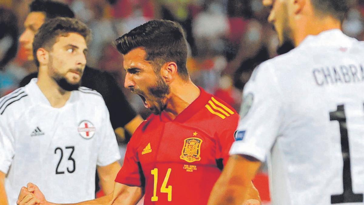 José Luis Gayà celebra un gol con la selección española. | EFE/JUANJO MARTÍN