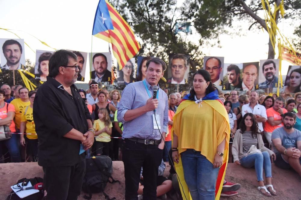 Una multitud omple Lledoners com mai en la vigília de 1-O