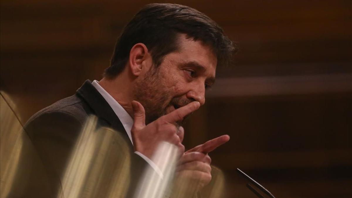 El portavoz de Podemos  Rafa Mayoral  interviene en una sesion plenaria en el Congreso de los Diputados  en Madrid (Espana)  a 16 de febrero de 2021  Esquerra Republicana (ERC) reclama este martes al Gobierno en el Congreso que se avenga a buscar un acuerdo para poder convocar un nuevo referendum de autodeterminacion en Cataluna  Ademas  Vox lleva al Pleno de la Camara Baja una iniciativa con la que pretende que el Tribunal Constitucional resuelva en un plazo maximo de 14 dias los recursos de inconstitucionalidad contra la declaracion de los estados de alarma  excepcion y sitio   16 FEBRERO 2021 CONGRESO DE LOS DIPUTADOS CONGRESO POLITICA ERC CATALUNA CATALUNYA  EUROPA PRESS R Rubio POOL  16 02 2021