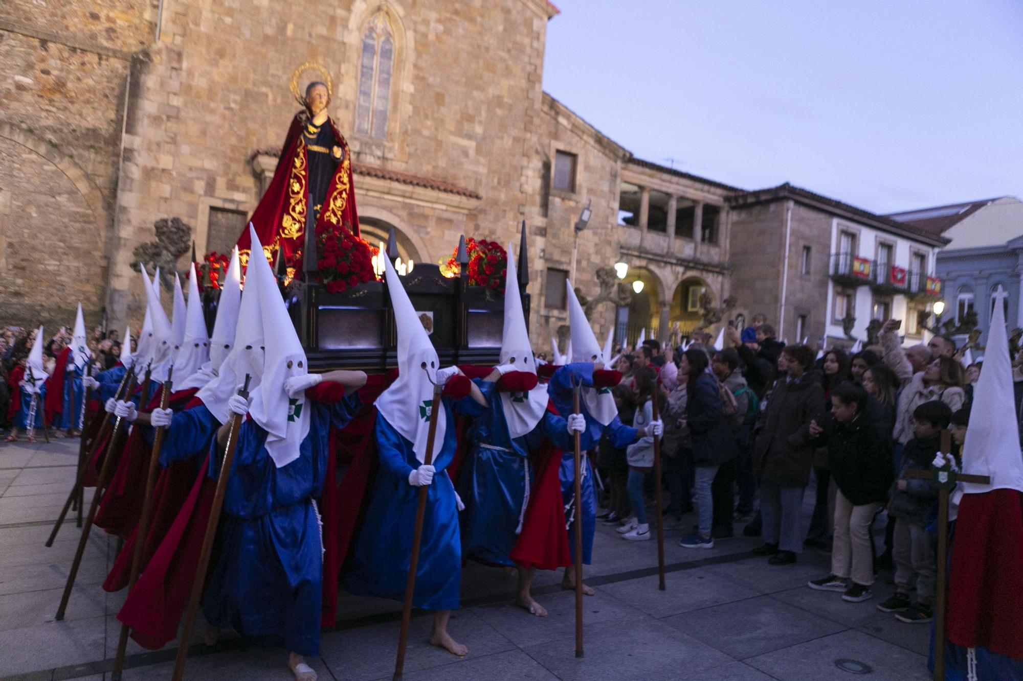 EN IMÁGENES: Así fue la procesión del Encuentro en Avilés