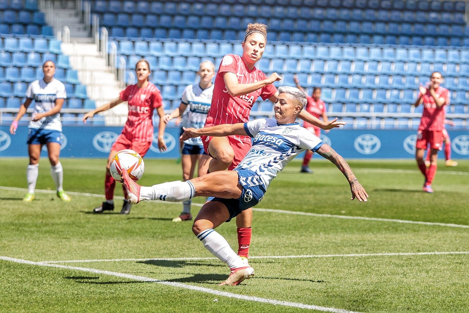 Partido futbol UDG Tenerife-Sevilla de Primera Iberdrola liga femenina