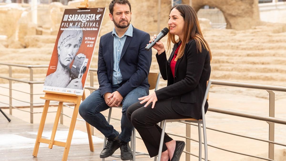 José Ángel Delgado, director del festival, con Marie Caron, del Instituto Francés.