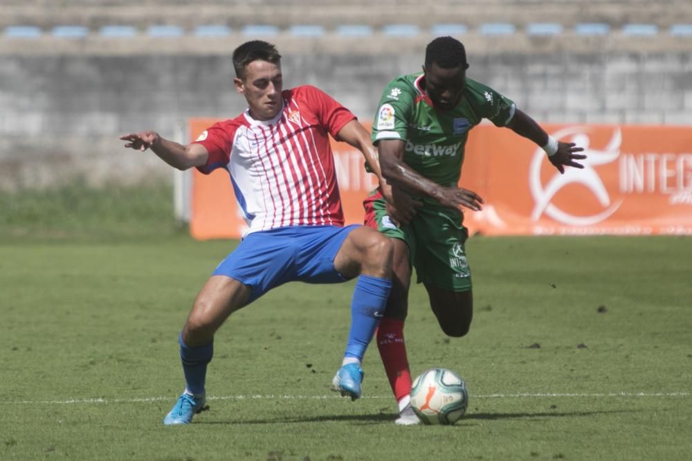 El partido entre el Sporting de Gijón y el Alavés, en imágenes