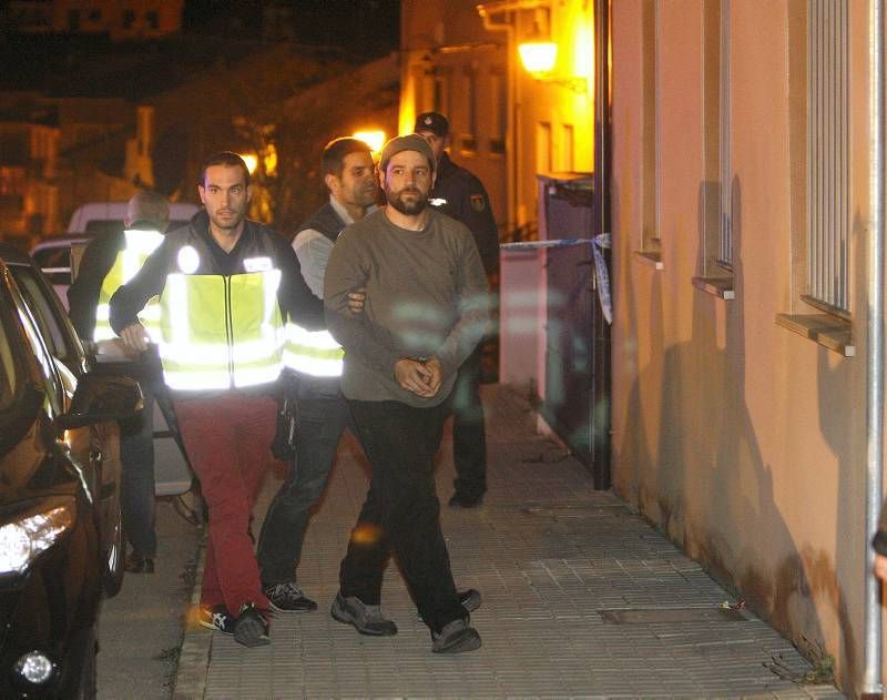 Un turolense estrella su coche contra la sede del PP en Madrid