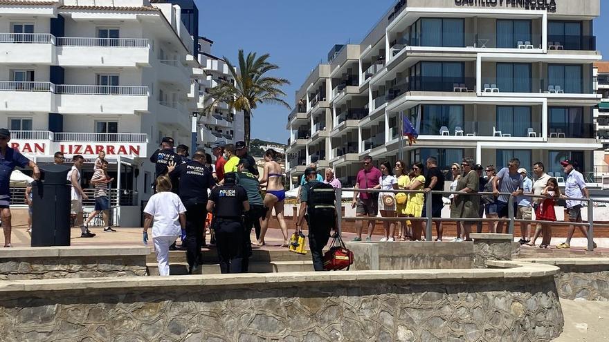 Imagen de la Policía Local y los servicios de emergencias actuando en el suceso de Peñíscola.