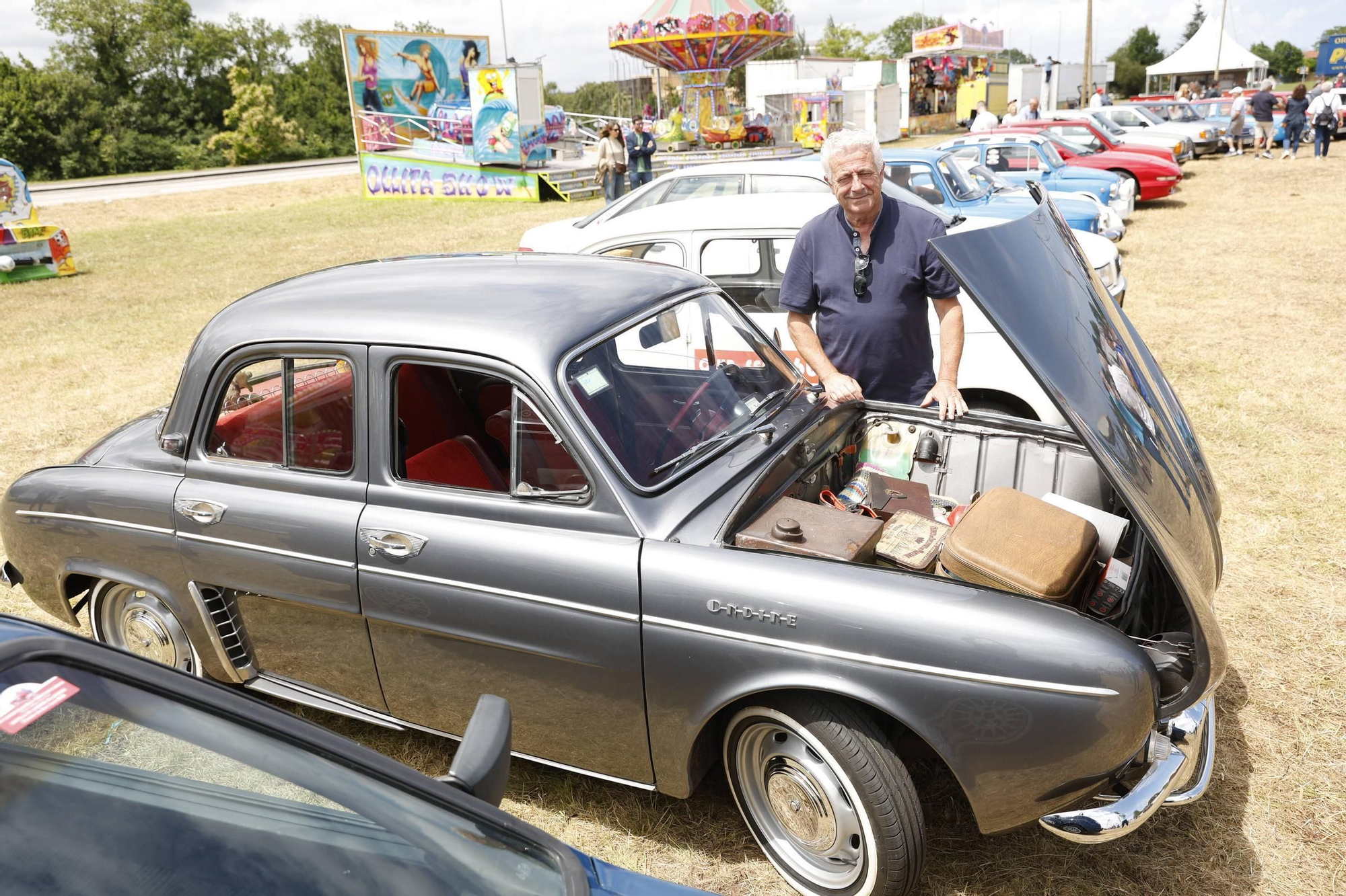 La exposición de coches clásicos en Cabueñes, en imágenes