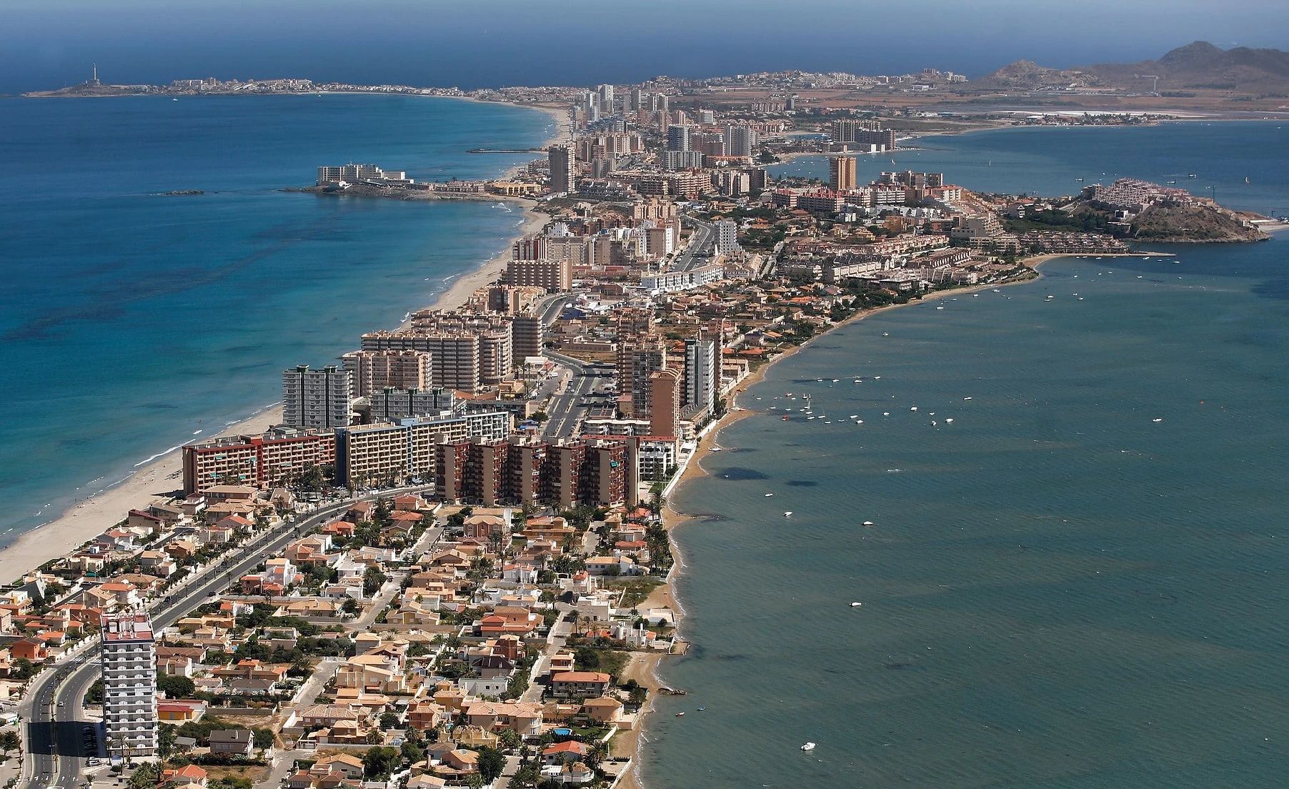 La Manga del Mar Menor, en Murcia, es una de las áreas costeras más degradadas de España.