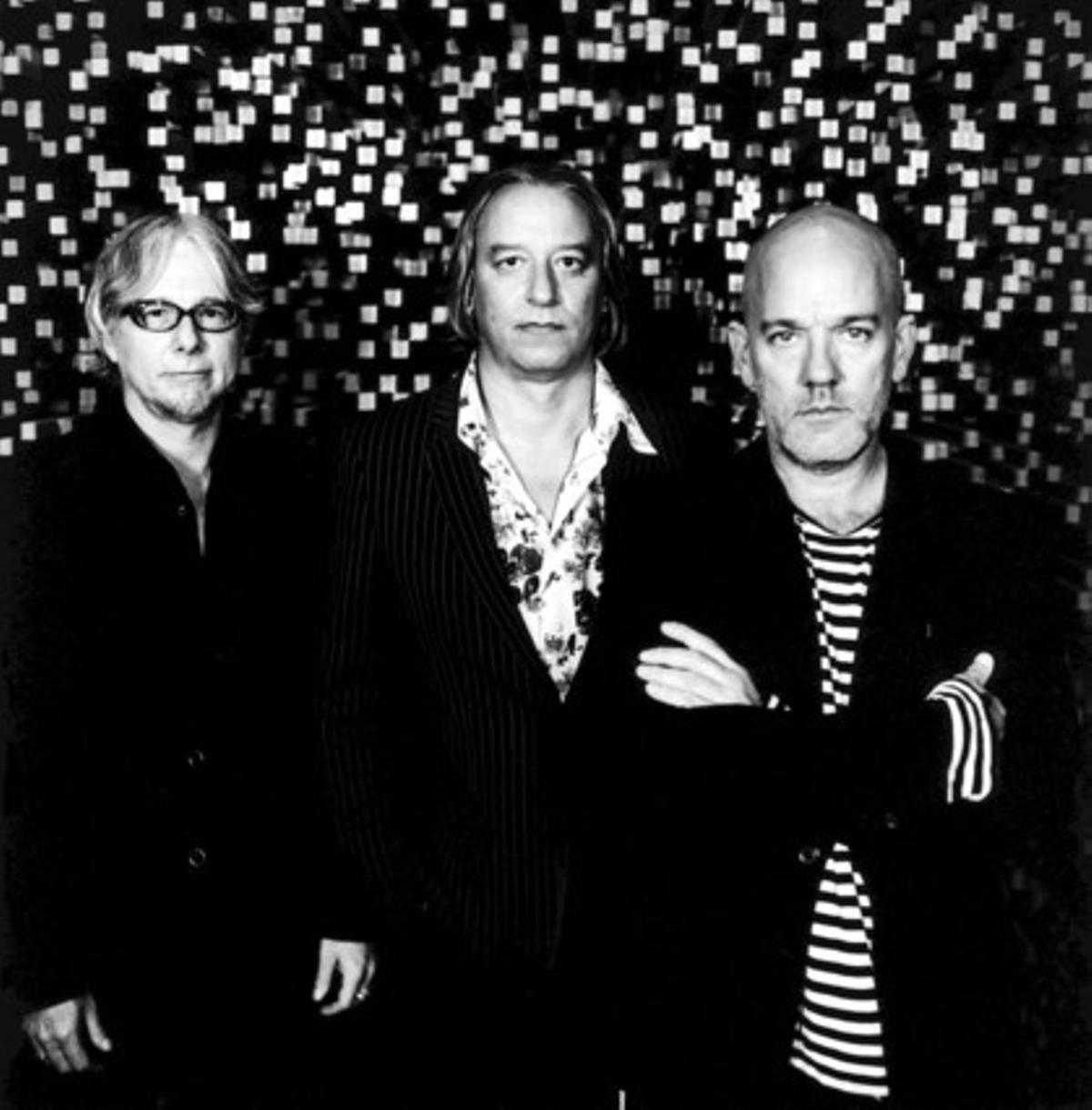 Els components de REM, el cantant Michael Stipe, el baixista Mike Mills i el guitarrista Peter Buck.
