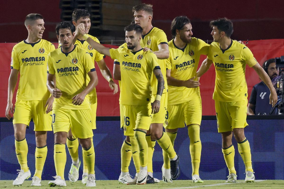 Los jugadores del Villarreal CF celebran el gol quele dio el triunfo ante el Real Mallorca.