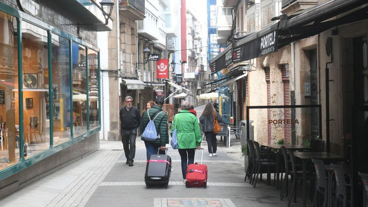Pisos turísticos en la calle Franja de A Coruña. |  Carlos Pardellas