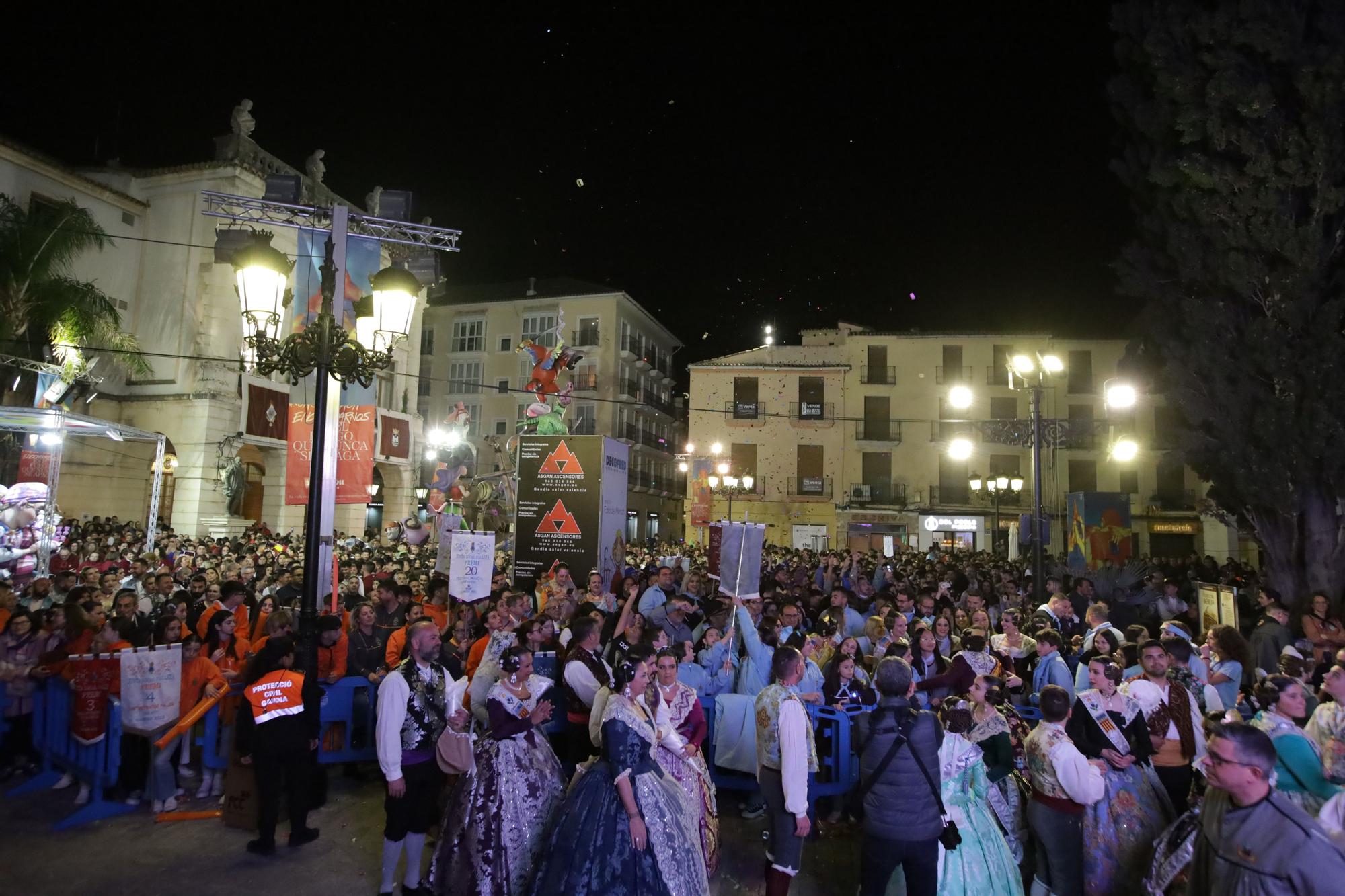 Todas las fotos de la entrega de premios falleros de Gandia