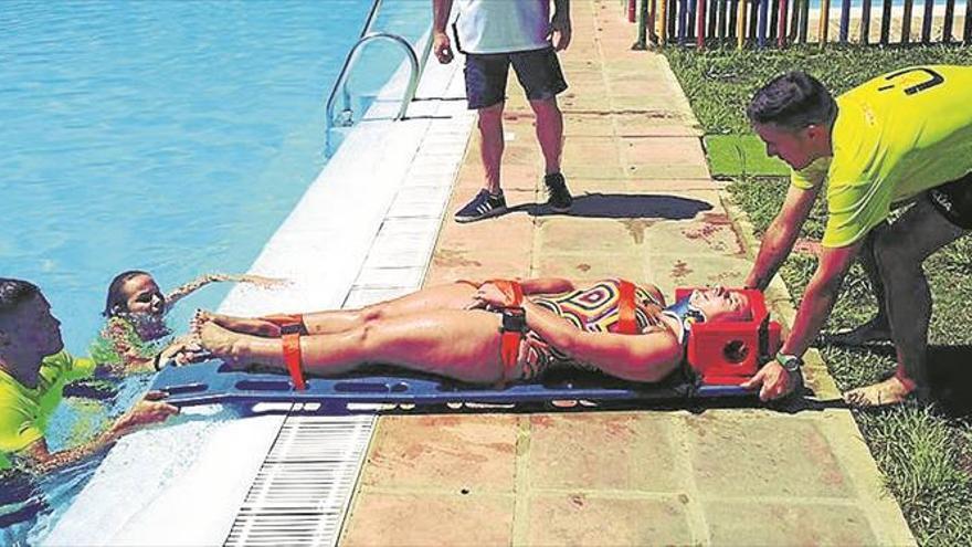 Las piscinas del Parque Deportivo viven una jornada de simulacro de rescate