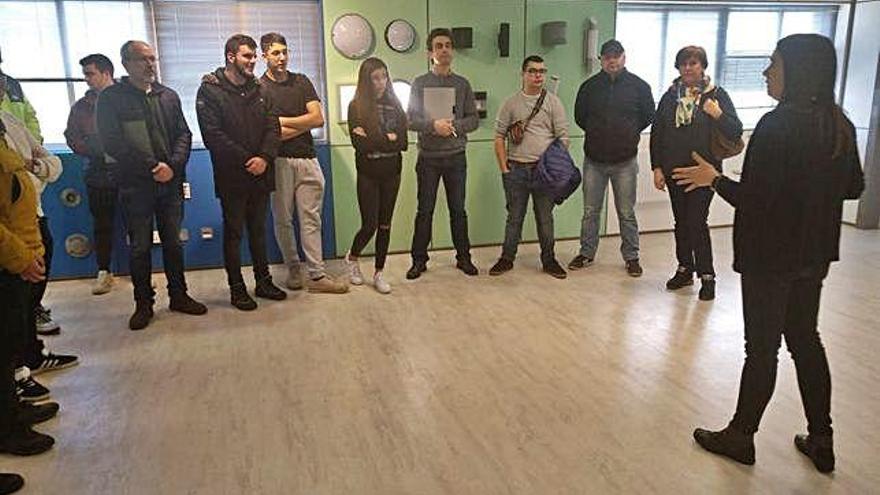 Los alumnos del IES Los Sauces, durante su visita a las instalaciones de la empresa Cadielsa.  IES Los Sauces