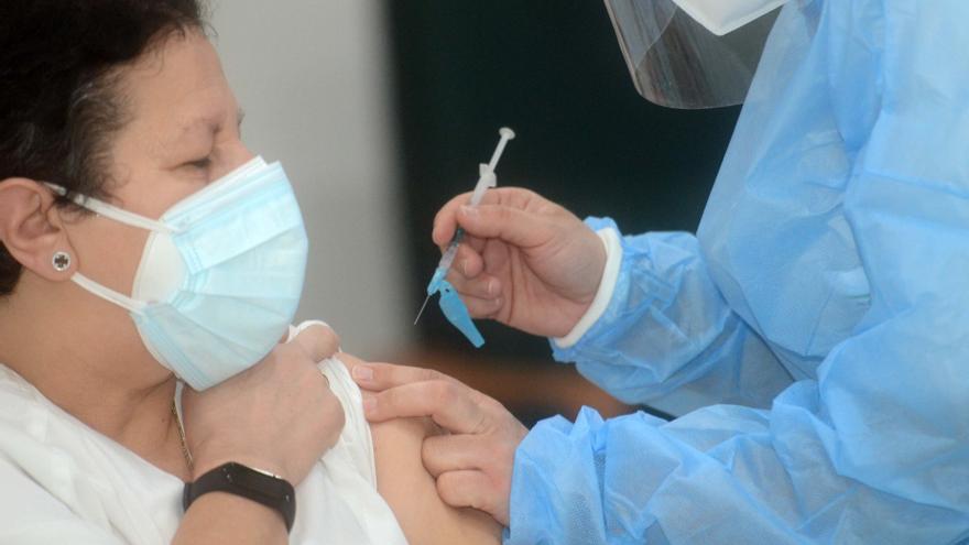 Sanidade ofrecerá la vacuna de la gripe en las residencias junto con la 4ª dosis para el COVID