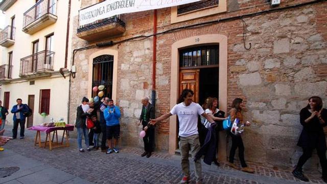 Martín Ramos saluda en el recibimiento organizado en Zamora.