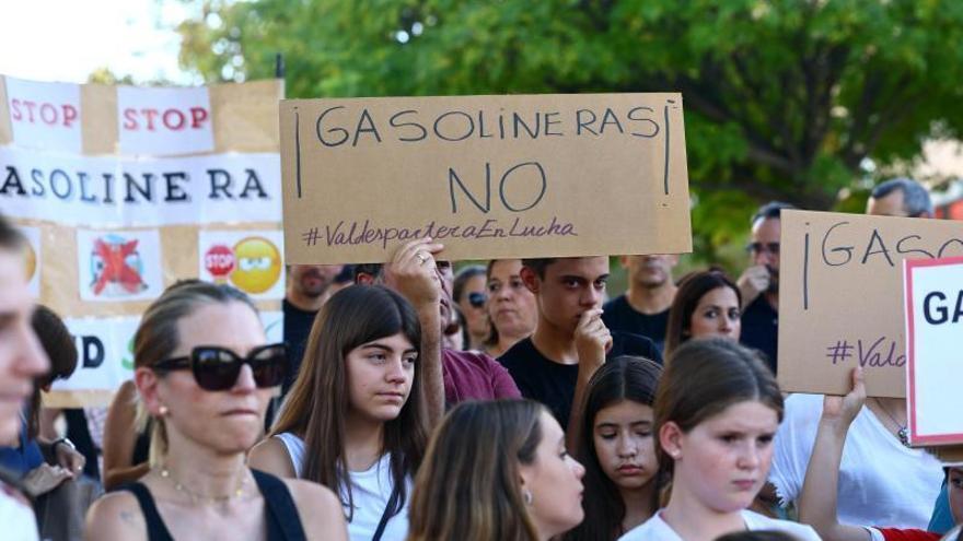 El Ayuntamiento de Zaragoza suspende cautelarmente las licencias para construir las polémicas gasolineras de Valdespartera