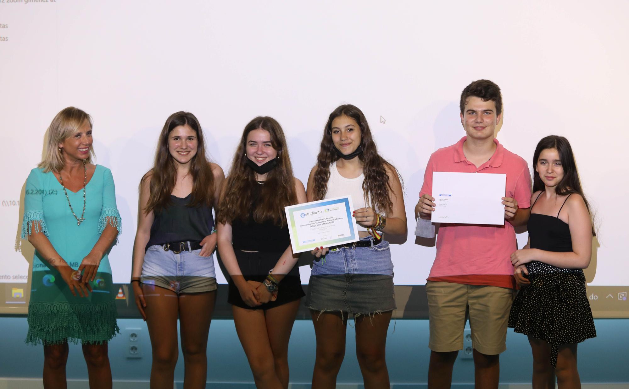 Entrega del premio a los alumnos del Colegio Juan de Lanuza.