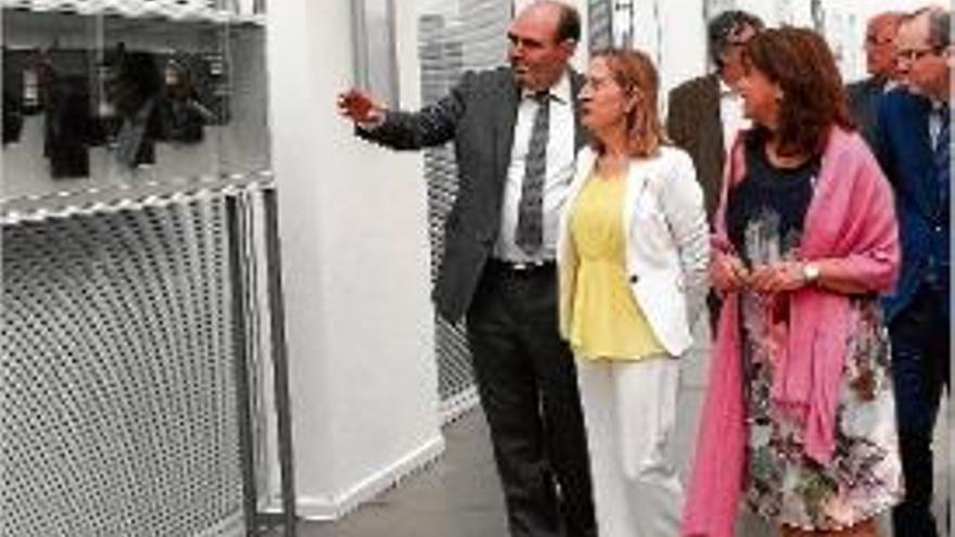 La ministra Ana Pastor, visitant la fàbrica de Siemens a Cornellà.