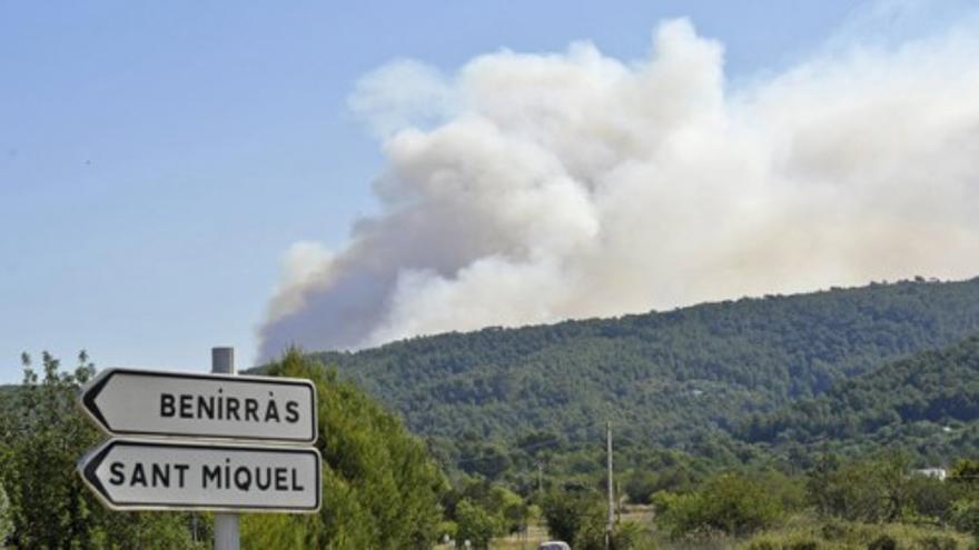 Más de un millar de personas desalojadas en Ibiza