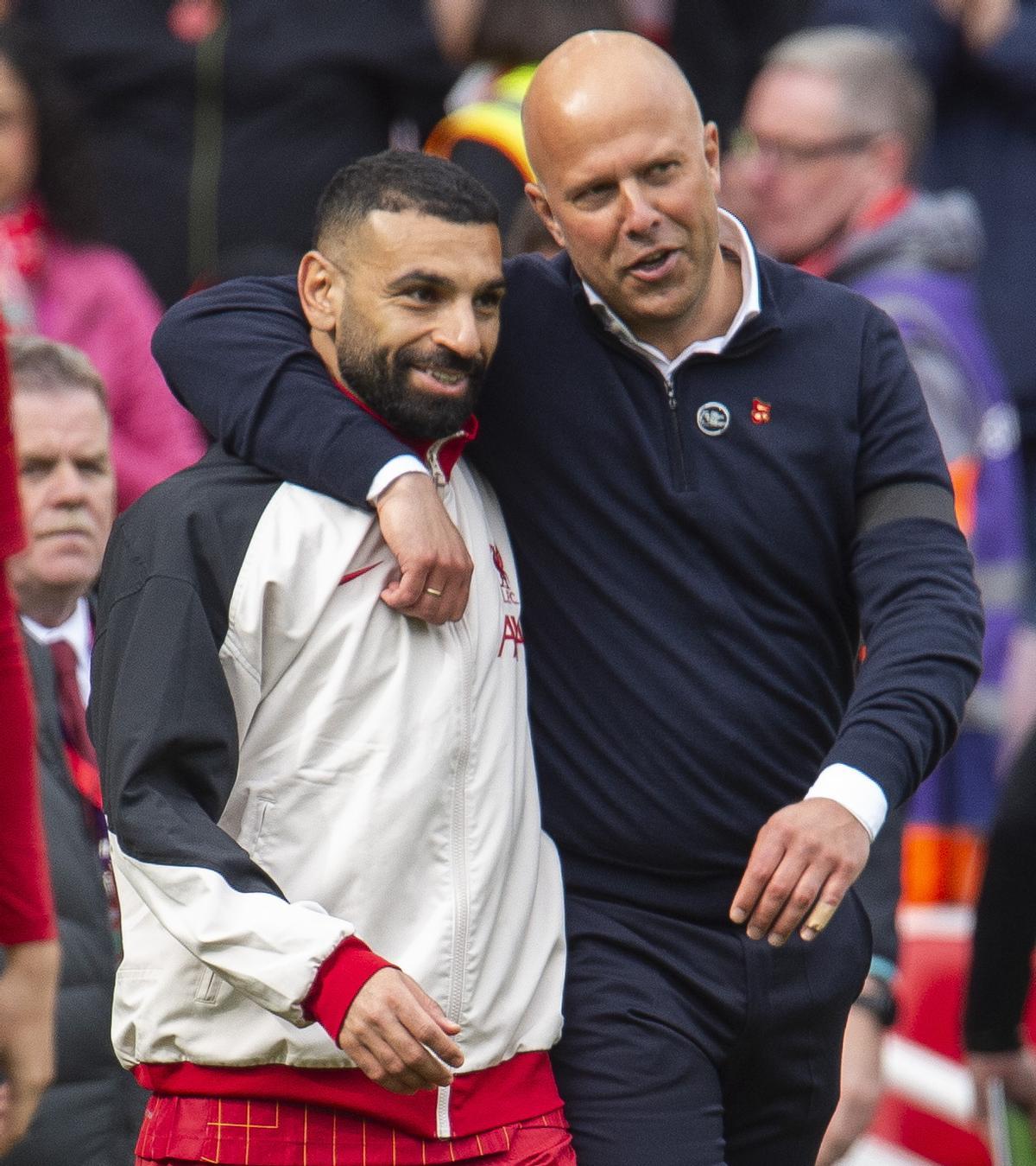 Mohamed Salah y Arne Slot, antes del incendio que estalló en Anfield