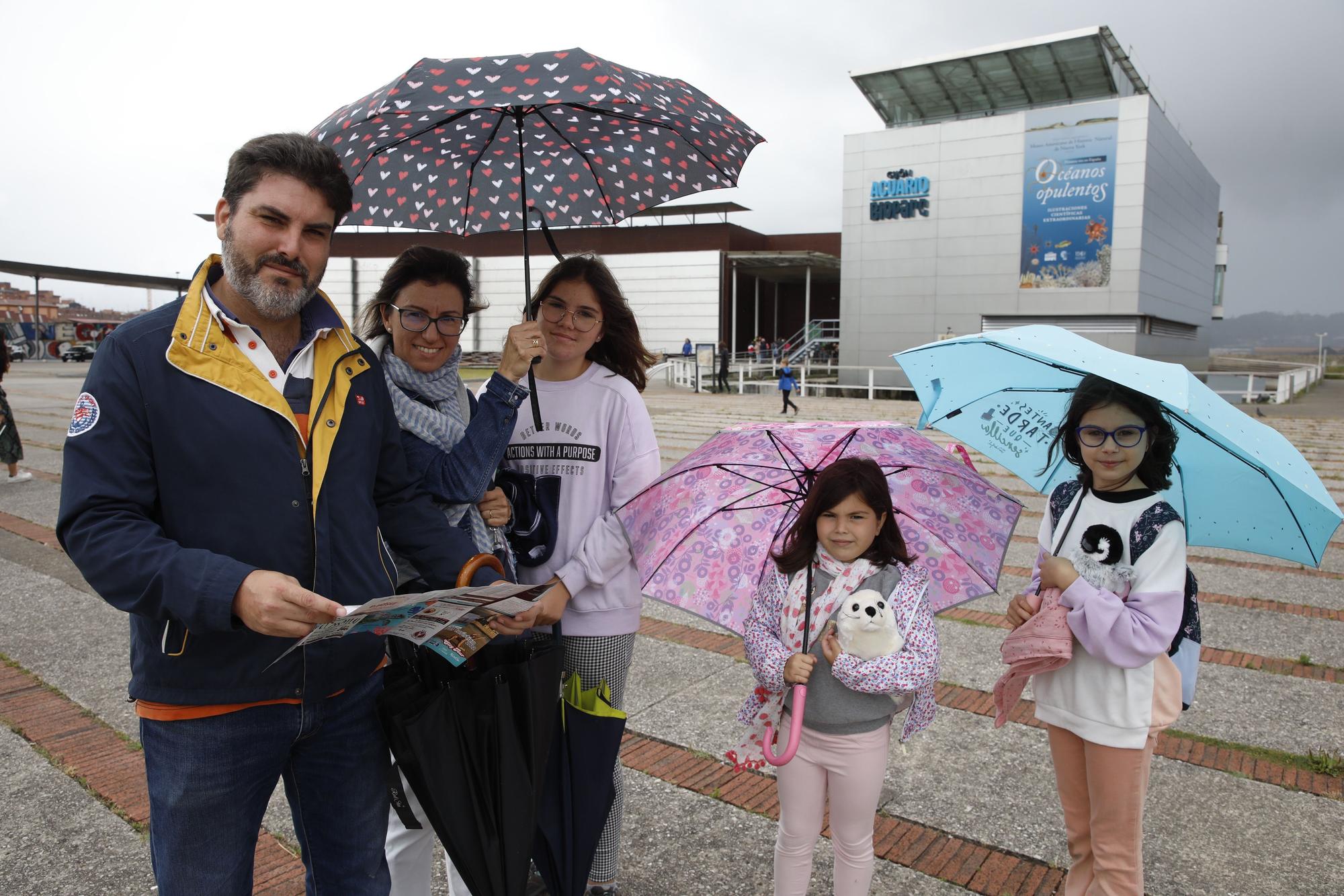 En imágenes: Los planes en Gijón siguen a cubierto