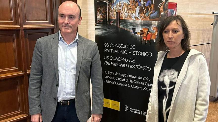 Pablo León y Ángeles Albert, ayer en Gijón. |