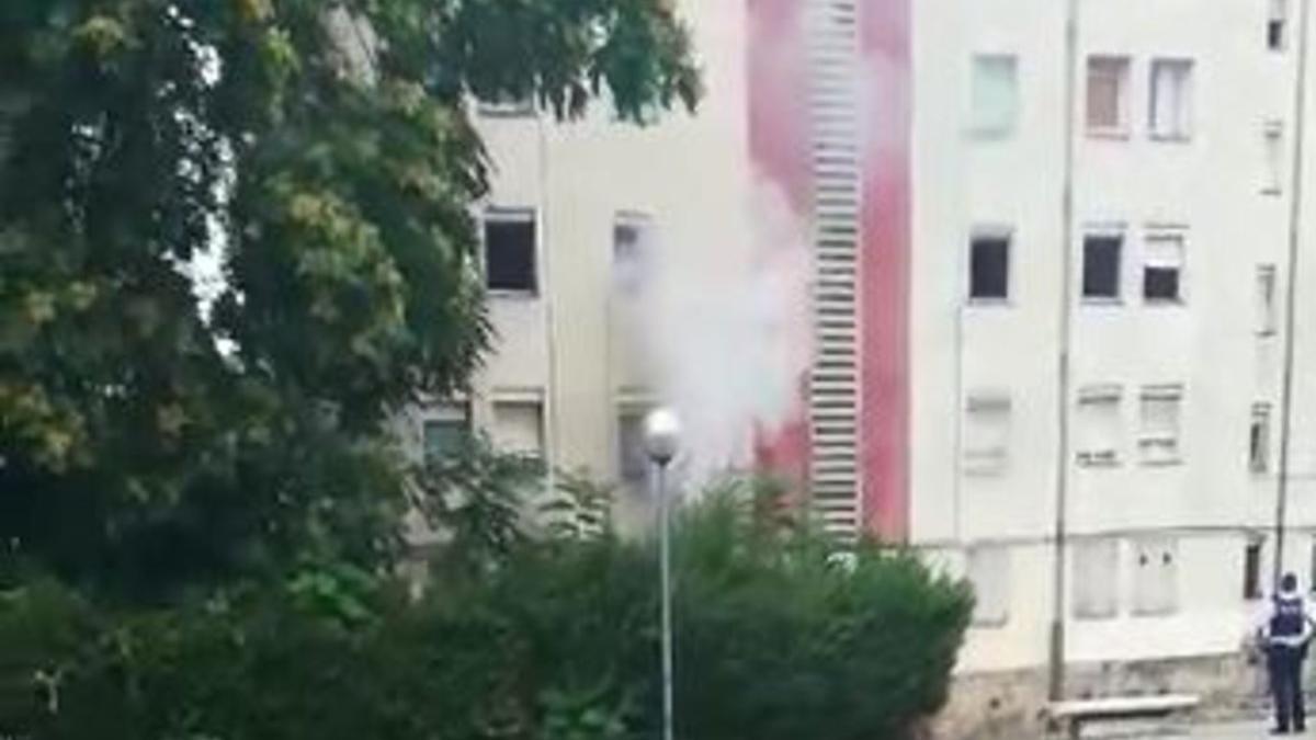 Incendio en un bloque de pisos del barrio de Els Merinals de Sabadell.
