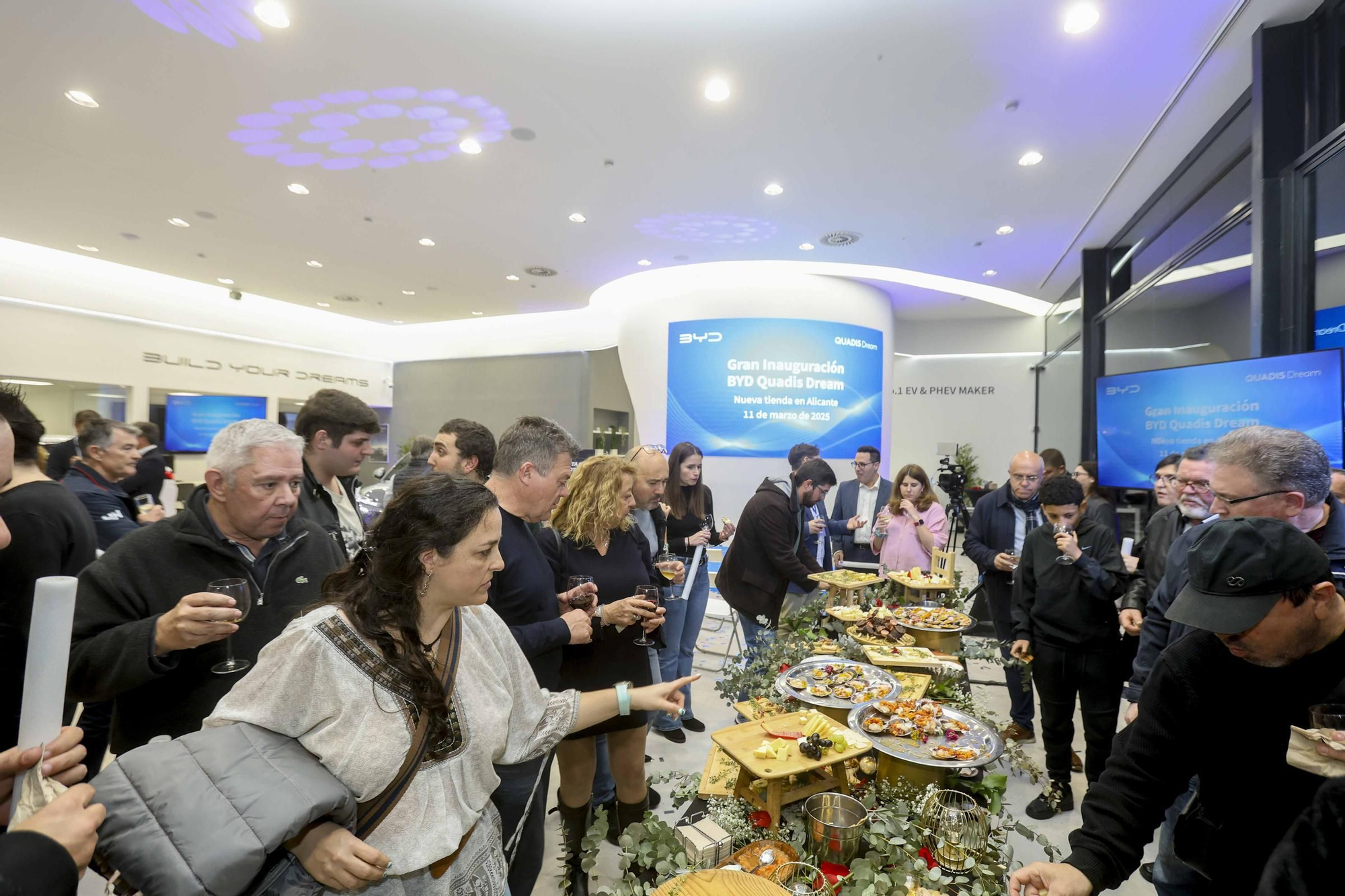 QUADIS Dream inaugura el primer centro BYD en Alicante.
