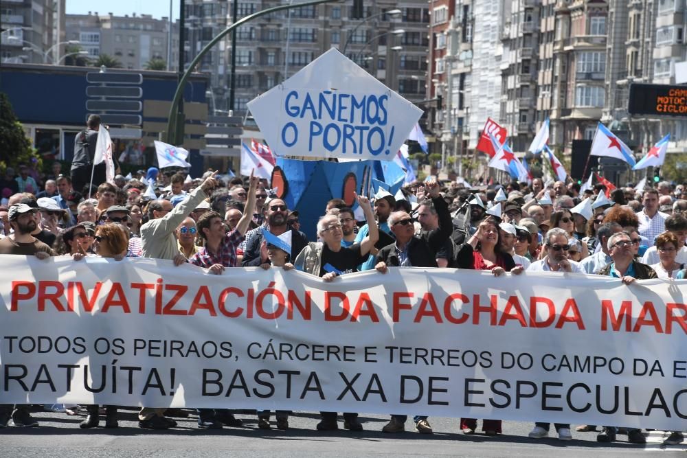 Marcha de 4.000 personas por la fachada marítima