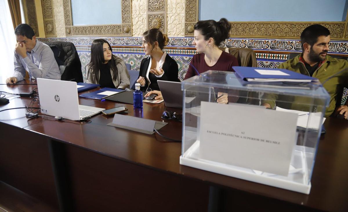 Mesa electoral de elecciones en la Universidad de Córdoba, en una imagen de archivo.
