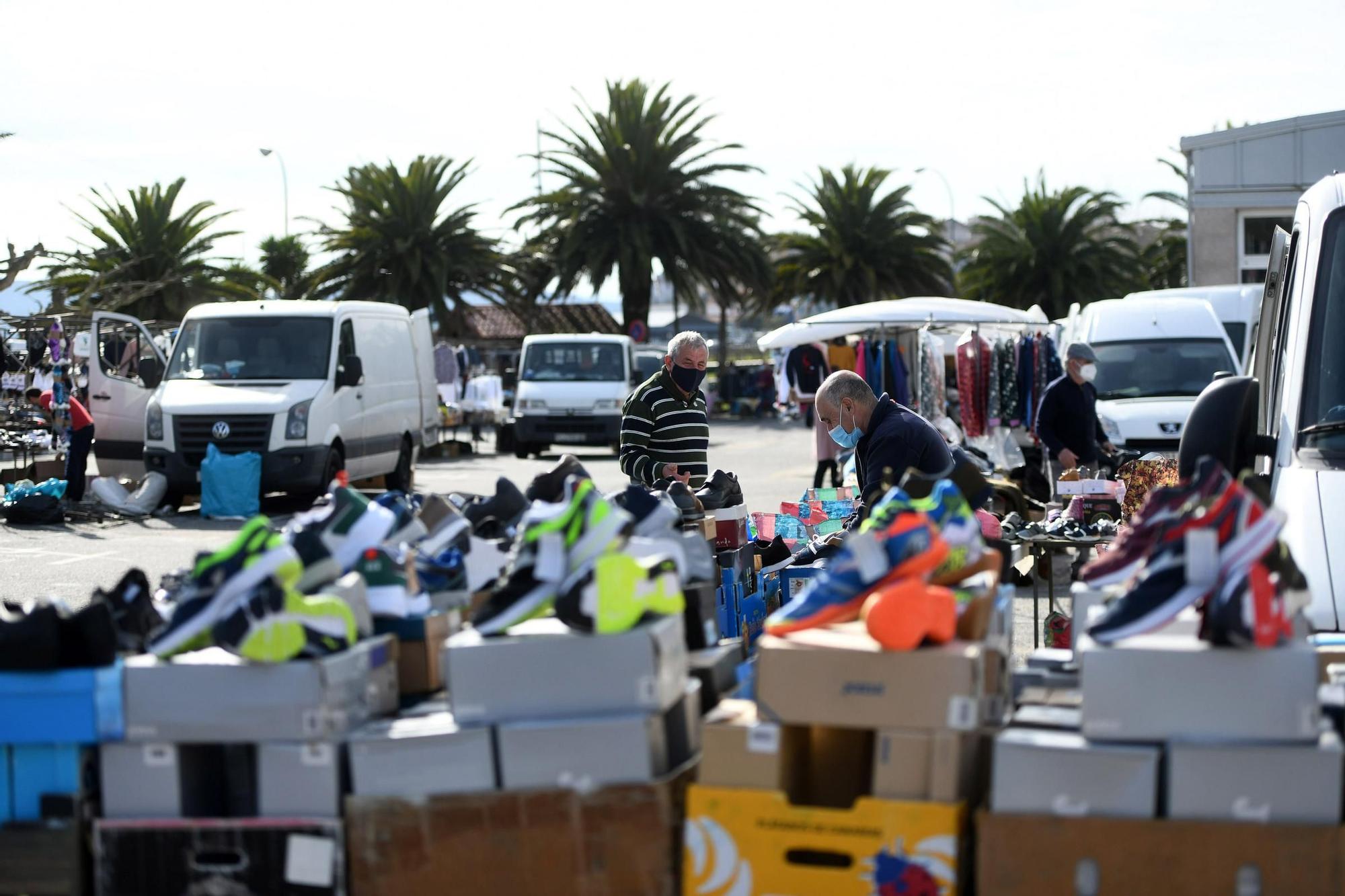 El mercadillo de Baltar, sin clientes por las restricciones